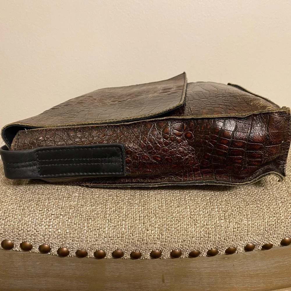 Beautiful Handcrafted Flap Crossbody Bag - Picture 11 of 16